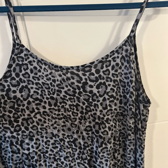 Zenana Outfitters Gray Leopard Print Top - Picture 2 of 4